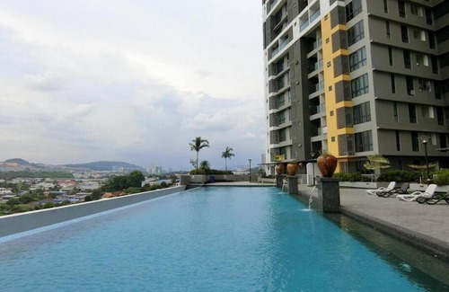 Seri Kembangan Apartment | Cheras Cozy Studio House with Free WIFI , Netflix.