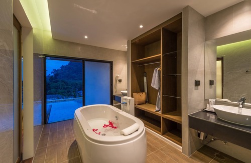 Krabi Hotel | Chermantra Aonang Resort and Pool Suite