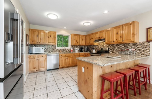 Smithville Ski Chalet | Cherokee Hideaway (Dog-Friendly)