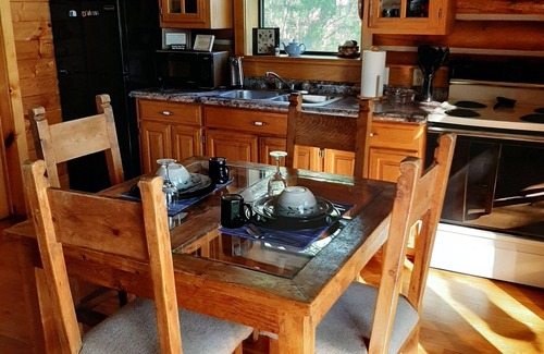 Eureka Springs Cabin | Cherokee mountain log cabin resort