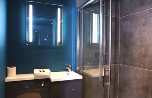 Mile End Hotel | Cherry Bar Rooms