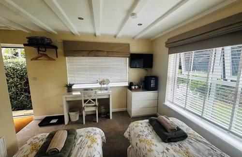 Shrivenham House | Cherry Bungalow Guesthouse