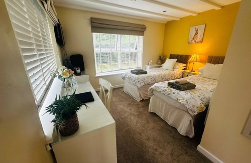 Shrivenham House | Cherry Bungalow Guesthouse