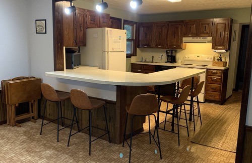 Sturgeon Bay House | Cherry Corner Cottage-Vintage 3 Bedroom Home *instant booking*