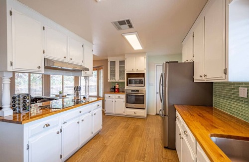 Oakhurst Cottage | Cherry Cottage 15 min from Yosemite South Entrance