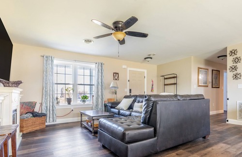 Annville House | Cherry Cottage - 15mins to Hershey Park - Firepit