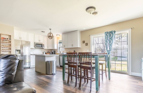 Annville House | Cherry Cottage - 15mins to Hershey Park - Firepit