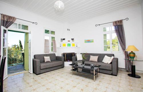 Alikias Villa | Cherry Cottage