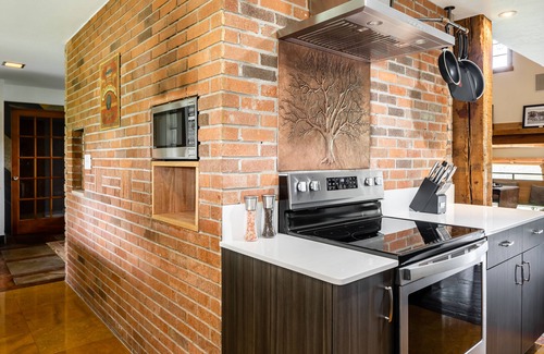 Bozeman House | Cherry Creek Guest House - Spectacular Mountain Views Minutes from Downtown