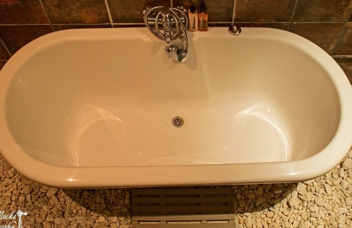 Bloemfontein Bed & Breakfast | Cherry Lane Self Catering and B&B - romantic honeymoon suite for 2! Bloemfontein
