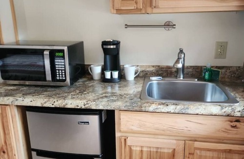 Bethlehem Resort | Cherry Lodge: King Room Near Nature Trails