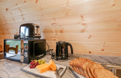 Newland Near Ulverston Cottage | CHERRY, pet friendly, character holiday cottage in Ulverston