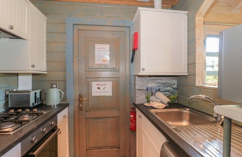 Swanage Cottage | CHERRY, pet friendly, with hot tub in Swanage