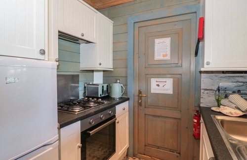 Swanage Cottage | CHERRY, pet friendly, with hot tub in Swanage