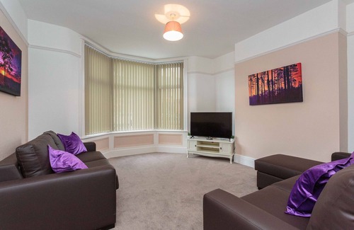 South Shore Apartment | Cherry Property - Passionfruit Suite