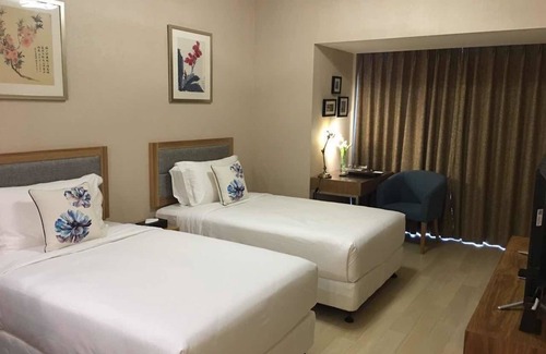 Shinan District Hotel | Cherry Residences May-Fourth Square