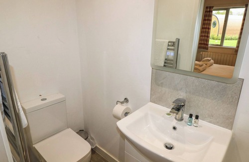 Cowbridge Cottage | CHERRY, romantic, country holiday cottage, with a garden in Cowbridge