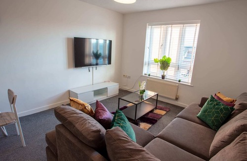 Warrington Apartment | Cherry Tree - 2 bedroom, Bright, Airy Apartment. Sleeps 4. Warrington Town Centr