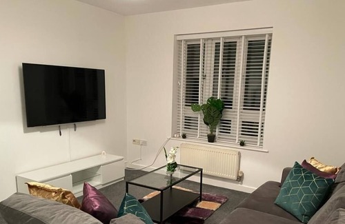 Warrington Apartment | Cherry Tree - 2 bedroom, Bright, Airy Apartment. Sleeps 4. Warrington Town Centr