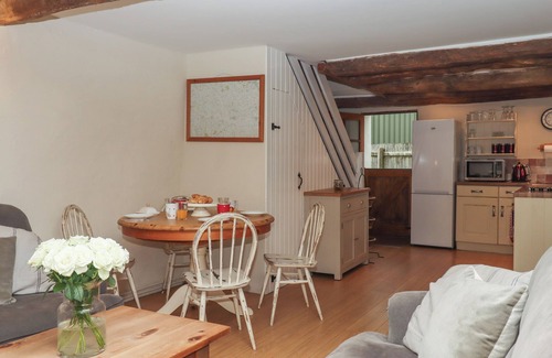 Broadwoodkelly Cottage | CHERRYBLOSSOM COTTAGE, pet friendly, with open fire in Winkleigh