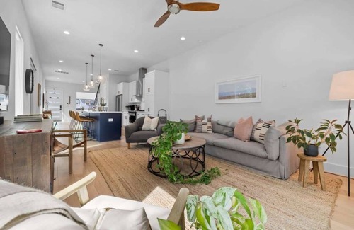 Cherrywood House | Cherrywood Home near UT - 3 BR | Private Backyard