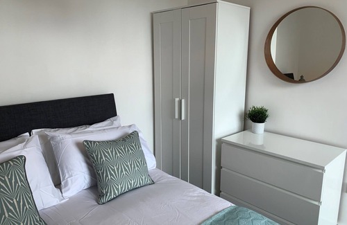 Runnymede Apartment | Chertsey, Beautiful Two Bedroom Apartment