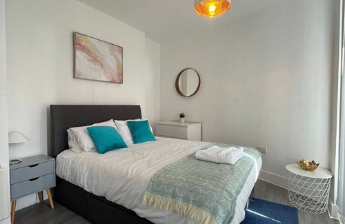 Runnymede Apartment | Chertsey, Beautiful Two Bedroom Apartment