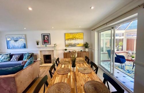 Runnymede House | Chertsey Luxurious Three Bedroom Two Bath Home 3