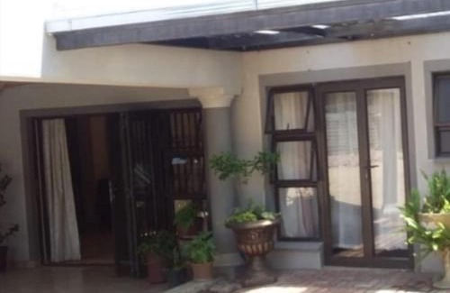 Greater Johannesburg Metropolitan Area House | Cheryl's Fortress