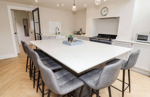 Buxton Cottage | CHESHIRE VIEW, pet friendly, character holiday cottage in Buxton