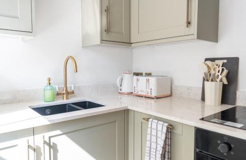 Newport Apartment | Chester House Apartment- 1BR