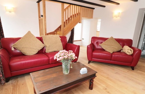 Eastgate Cottage | CHESTER HOUSE, pet friendly, with hot tub in Westgate