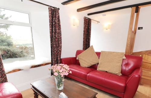 Eastgate Cottage | CHESTER HOUSE, pet friendly, with hot tub in Westgate