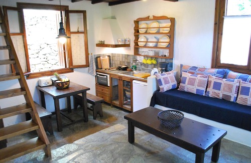 Skopelos Cottage | CHESTNUT TREE COTTAGE PRIVATE POOL PEACEFUL RURAL SETTINGS