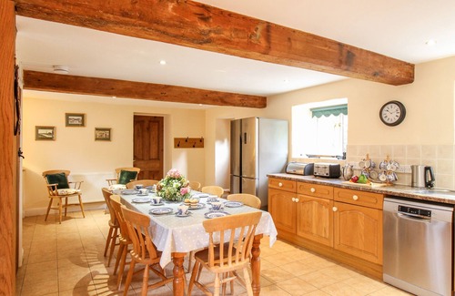 Littlebredy Cottage | CHESTNUT COTTAGE, RODDEN, pet friendly, with open fire in Abbotsbury