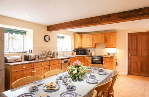 Littlebredy Cottage | CHESTNUT COTTAGE, RODDEN, pet friendly, with open fire in Abbotsbury