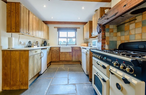 Manorbier House | Chestnut Cottage - Three Bedroom House, Sleeps 6