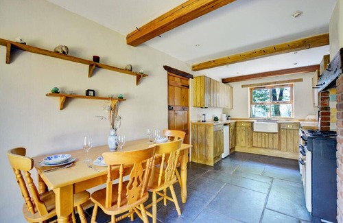 Manorbier House | Chestnut Cottage - Three Bedroom House, Sleeps 6