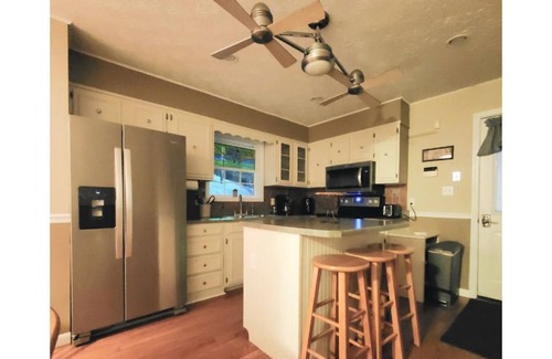 Mountain City House | Chestnut Retreat in Mtn City/2 Bdrm, 2 BA, Hot Tub, Game Room, Fire Pit