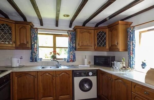 Belper Cottage | CHEVINSIDE COTTAGE, pet friendly, with open fire in Belper