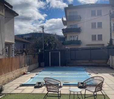 Millau Apartment | Chez Ambre et Lulu - Appartement centre ville avec piscine