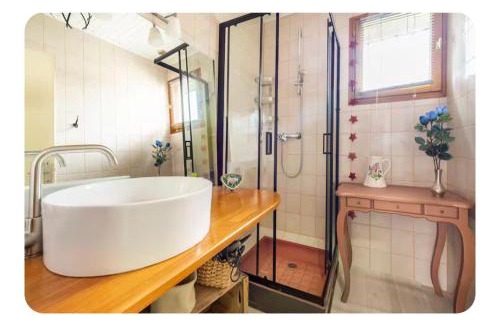 Varces-Allieres-et-Risset House | Chez Claire - Immense chambre, salle de bain indépendante réservée aux voyageurs, quartier calme, parking gratuit dans cour fermée