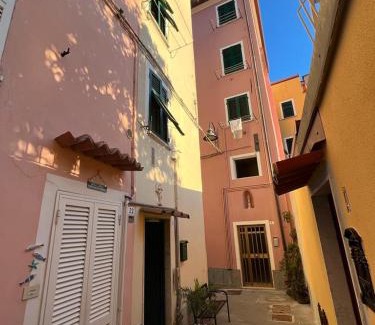 San Terenzo House | Chez Fernando Lerici front beach free parking