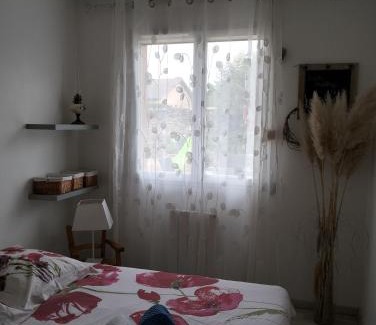 Massilly Apartment | Chez isa