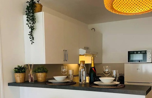 Villeneuve Apartment | Chez Jade - Spa, station and city center