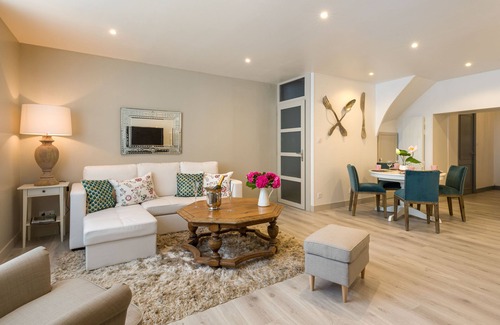 Passenans House | "Chez la Tante Louise" charming private apartment