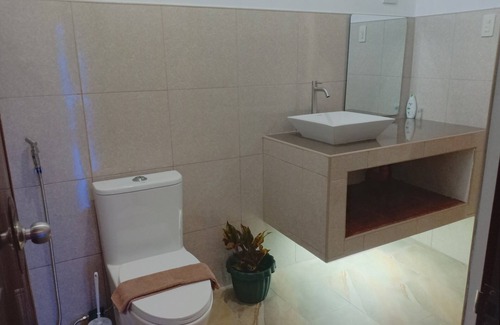Valencia House | Chez Melanie U1 -Dumaguete Getaway with private plunge pool & Starlink Internet.