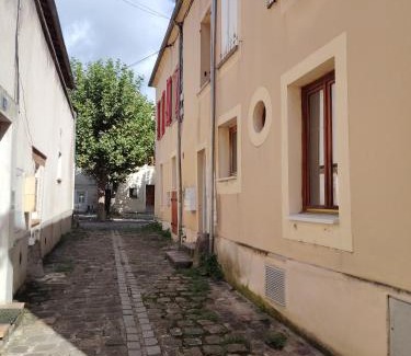 Montereau-Fault-Yonne Apartment | Chez NAT