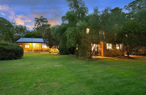 Pokolbin House | Chez Vous Estate Pokolbin - Hunter Valley! Accommodation for up to 18 guests