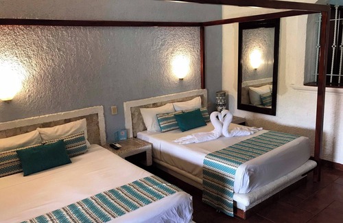 Puerto Aventuras Hotel | Chez Waffle Hotel
